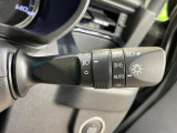 【オートライト】周りの明るさに応じて自動でヘッドライトの点灯・消灯ができる機能です!ライトの付け忘れ・消し忘れなどが無くなり、雨の日や夕方の走行も安心!トンネル通過時も便利ですね♪