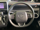 インテリアに合わせたデザインのステアリングは、運転される方のことも考え、運転しやすい形状、大きさです。是非一度、実際に触ってお確かめください。