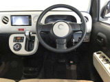 見通しのよいすっきりとした視界で、誰でも運転しやすいです。運転のしやすさは疲れにくさにも繋がりますよ♪
