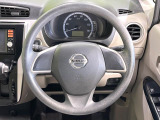 インテリアに合わせたデザインのステアリングは、運転される方のことも考え、運転しやすい形状、大きさです。是非一度、実際に触ってお確かめください。