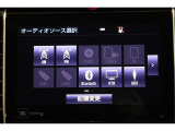 CD・DVD・SDオーディオ・Bluetoothオーディオ再生可能。SDカードへの音楽録音も可能。フルセグTV視聴可能。