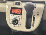 オートエアコン装備しています☆温度に設定をして頂くだけで冷房と暖房に切り替えや風向も自動で切り替えをしますよ!!