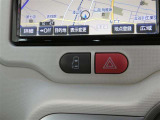 片側電動スライドドアのスイッチ付です。車内からもスイッチひとつで楽にドアの開閉が可能です。電動なので開閉時に力を使う必要がなく、半ドアになることもありません!