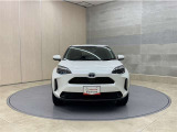 お車購入のポイントとなるフロントマスクです!シャープな目つきが印象的なデザインのヘッドランプです。