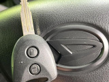 【キーレス】少し離れた場所からでもボタン一つでドアの開錠・施錠ができるのでとっても便利!ドアの鍵穴周りに傷をつけることもありません♪