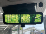 【デジタルインナーミラー】後席の大きな荷物や同乗者で後方が確認しづらい時でも安心!カメラが撮影した車両後方の映像をルームミラー内に表示。クリアな視界で状況の確認が可能です!