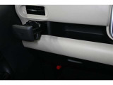 インパネテーブル装備!車内での小物などを一時的に置くとき利用できます。ドリンクホルダー装備! 美味しい飲み物 飲みながら 快適なドライブいかがですか♪