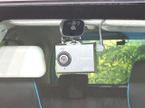 【ドライブレコーダー】ドライブレコーダー装備!走行中はもちろん、あおり運転や事故に遭遇した際、映像で記録し、万一のリスクに備えます。※記録用SDカードはお客様ご自身でご準備いただく必要があります。