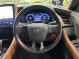 【純正革巻きステアリング】上質な革を使用することで、手にしっかり馴染みとても運転しやすいハンドルです♪
