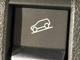 【ダウンヒルアシスト】急な坂道を下るときに自動でブレーキを制御、一定の低速度を保ちます。雪道や悪路など滑りやすい路面の下り坂でもタイヤがロックしないから安心!ハンドル操作に集中できます!