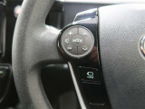ステアリングスイッチ付き。前方から目を離すことなく操作することが可能です。