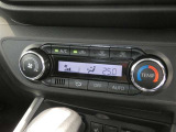 オートエアコンです。快適な温度を保ち、オールシーズン快適です。