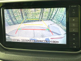 【バックカメラ】駐車時に後方がリアルタイム映像で確認できます。大型商業施設や立体駐車場での駐車時や、夜間のバック時に大活躍!運転スキルに関わらず、今や必須となった装備のひとつです!