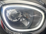 ●LEDヘッドライト:夜間走行時も良好な視界を確保し安心して運転できる高輝度LEDヘッドライトを装備!点灯速度が早く、消費電力も抑えられています。