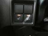 運転席と助手席には寒い時にうれしいシートヒーターが装備されてます。