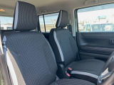 運転席まわりには十分なスペースがあり、大柄な方でもゆったり運転していただける環境です。