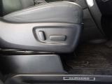 パワーシート搭載。微妙な調整が手軽にでき、ピッタリのポジションで運転することが可能です。
