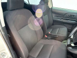 厚みのあるシートは座り心地も良く運転席も助手席もリラックスしてゆったりと座れます!