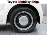 シンプルなデザインの純正ホイールキャップです。落ち着いたデザインですので車体と一体感があります。