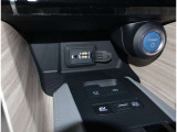 USB付ですので、スマホの充電等便利です。