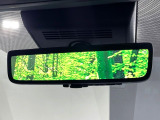 【デジタルインナーミラー】後席の大きな荷物や同乗者で後方が確認しづらい時でも安心!カメラが撮影した車両後方の映像をルームミラー内に表示。クリアな視界で状況の確認が可能です!
