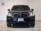 【キドニーグリル】BMWは約90年もの間、ほぼ全ての車両にひと目でBMWだと分かるこの特徴的なフロントグリルが備えられ、デザイン・アイコンとして親しまれてきました。