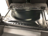 デッキボードを反転させると、ボード裏面にある防汚シートを展開することができます。室内を汚すことなく、気兼ねなく荷物を積み込めるので、さらに使い勝手の幅が広がりますね!