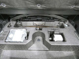 スペアタイヤレス車です。応急セットを搭載しております。
