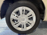 スチールホイールカバー付き。タイヤ装着サイズは「165/65R14」です。