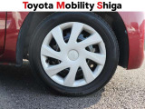 シンプルなデザインの純正ホイールキャップです。落ち着いたデザインですので車体と一体感があります。