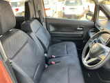 高いホールド性で運転姿勢が安定します。長距離ドライブでも疲れにくいのが魅力です。快適なドライビングライフをお送りください♪