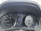 日産自動車認定のクオリティショップ」3つのお約束3.「店&rArr;清潔で明るく、さらに快適なお店へ」 展示スペースがしっかり確保されているので、実際に見て乗って納得のいくまでご検討いただけます。