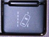 車線逸脱警報装置を装備しております。