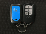 スマートキー付。キーを取り出さなくてもドアロックの施錠・開錠、エンジンの始動が出来ます。雨の日や荷物の多い日にとても便利ですね。