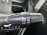 【オートライト】車外の明るさに応じて、自動的にライトの点灯・消灯をしてくれます。