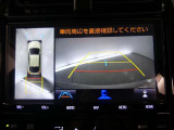 パノラミックビューモニターを装備。クルマを真上から見るように周囲を確認できます。