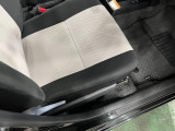 痛みの出やすい運転席シートの角、フロアマット、座面、ともに良好です