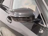 【BMWミラー】視認性の高いスタイリッシュなミラー。自動防眩機能も付いており夜間のドライビングをサポートします。
