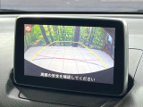 【バックカメラ】駐車時に後方がリアルタイム映像で確認できます。大型商業施設や立体駐車場での駐車時や、夜間のバック時に大活躍!運転スキルに関わらず、今や必須となった装備のひとつです!