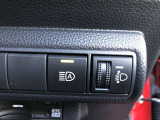 オートマチックハイビームとは、先行車や対向車のライトを認識し、ハイビームとロービームを自動で切り替える機能です。夜道の視界を確保します。詳細は販売店スタッフまでおたずねください。