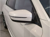【BMWミラー】視認性の高いスタイリッシュなミラー。自動防眩機能も付いており夜間のドライビングをサポートします。