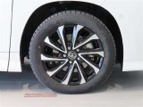 純正のアルミホイール装着車です。タイヤサイズは205/55R17です。