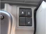 運転席ヒーターシートやリヤヒーター付ですので、寒い冬の快適ですね(*^^)v オートスライドドアのメインスイッチもここにあります。