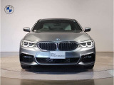 【キドニーグリル】BMWは約90年もの間、ほぼ全ての車両にひと目でBMWだと分かるこの特徴的なフロントグリルが備えられ、デザイン・アイコンとして親しまれてきました。