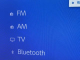 Bluetooth(ブルートゥース)接続機能付き。スマートフォンなどからお気に入りの音楽をワイヤレス再生できます。ドライブがさらに楽しくなりますね。