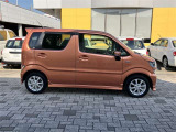 販売するすべての中古車に【ロングラン保証】が付帯します。走行距離無制限・期間は1年間です。保証修理は全国5000箇所のトヨタテクノショップにてお受けいただけます。