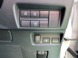 両側電動スライドドアは運転席からも開閉可能です(^^)/ハンドルヒーターもこちらに完備☆