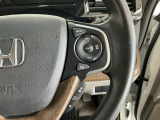 【アダプティブ・クルーズ・コントロール】予め設定した車速内でクルマが自動的に加減速。 前走車との適切な車間距離を維持しながら追従走行し、高速道路でのドライバーの疲労を軽減してくれる嬉しい機能付♪