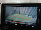 駐車が苦手な方でも安心のバックガイドモニター搭載。 後方の映像をクリアに表示し、ガイドラインで車庫入れや縦列駐車をしっかりサポート。毎日の運転がぐっとラクになります。