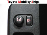 便利な電動格納ドアミラーも装備しております。駐車時にボタン一つで折り畳む事が出来るので便利ですよ。